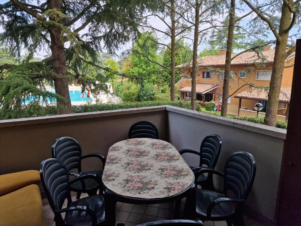 Casa Vittoria Sirmione Punta Gro Con Piscina Apartment Exterior foto