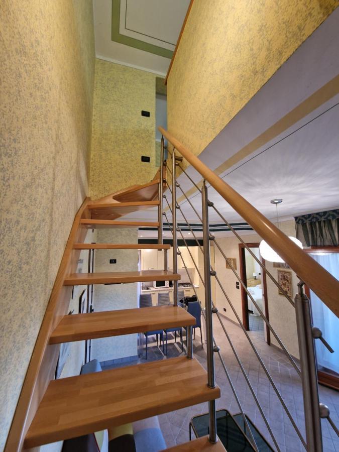 Casa Vittoria Sirmione Punta Gro Con Piscina Apartment Exterior foto
